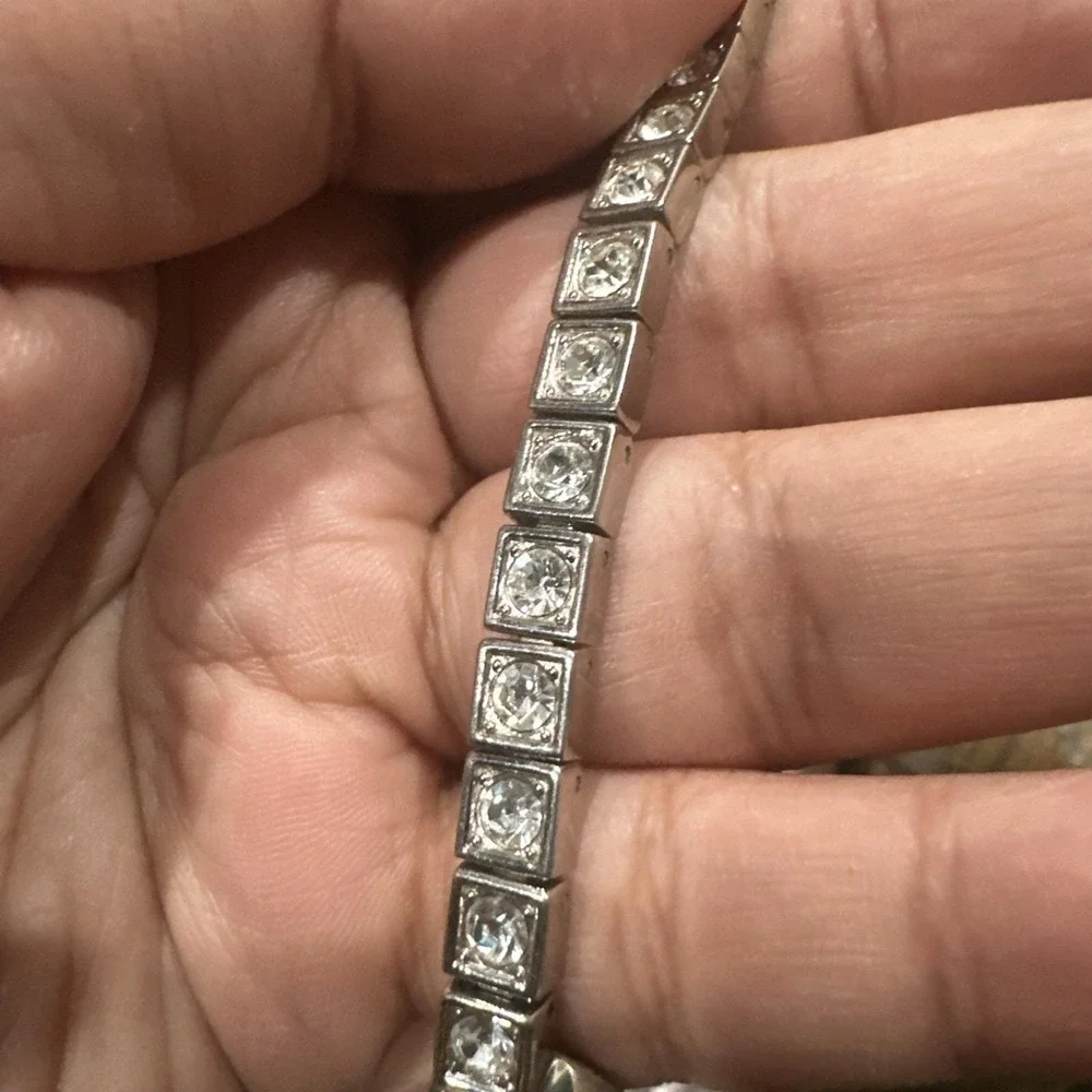 Runs Premier Designs Silver Rhinestone Watch 20mm Fit 7.25‎ Missing One Crystal